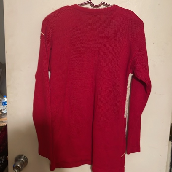 Woman’s Donna Scott red  flowered and decalled sweater 1x in excellent condition - Picture 3 of 3
